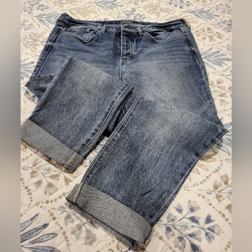 High rise button fly Torrid  crop jeans